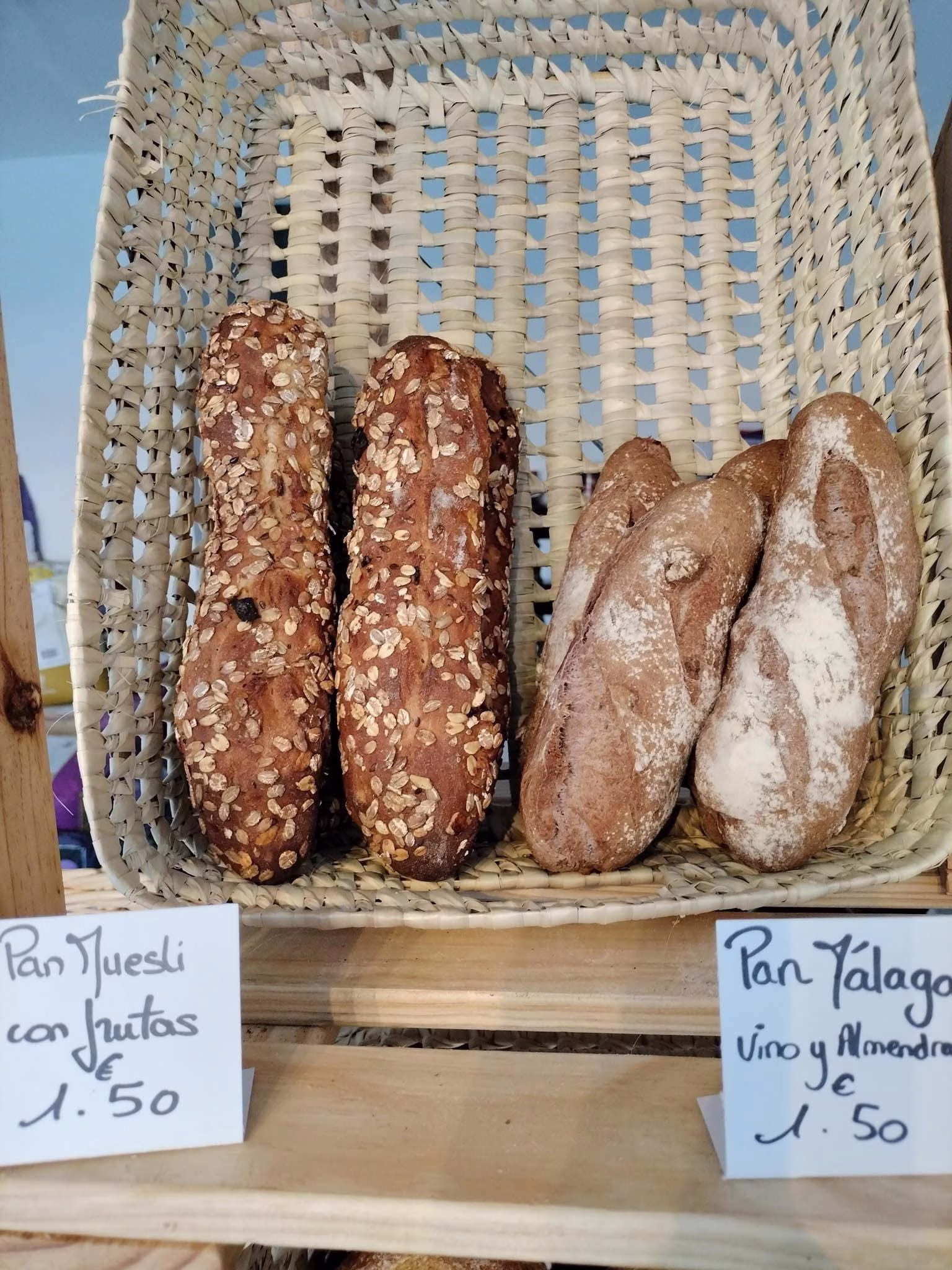 Pan Muesli con frutas y Pan Malaga - Museli Bread with fruits and Malaga Bread